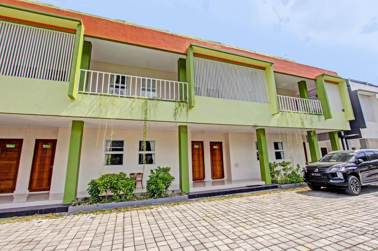 Capital O 91384 Rintaka Residence スンギギ エクステリア 写真